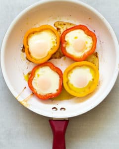 Baked bell pepper eggs in a hole in skillet