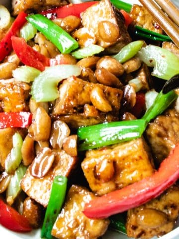 Crispy tofu, roasted peanuts, celery, red bell pepper, chilis and scallions are tossed in a sweet and spicy sauce.
