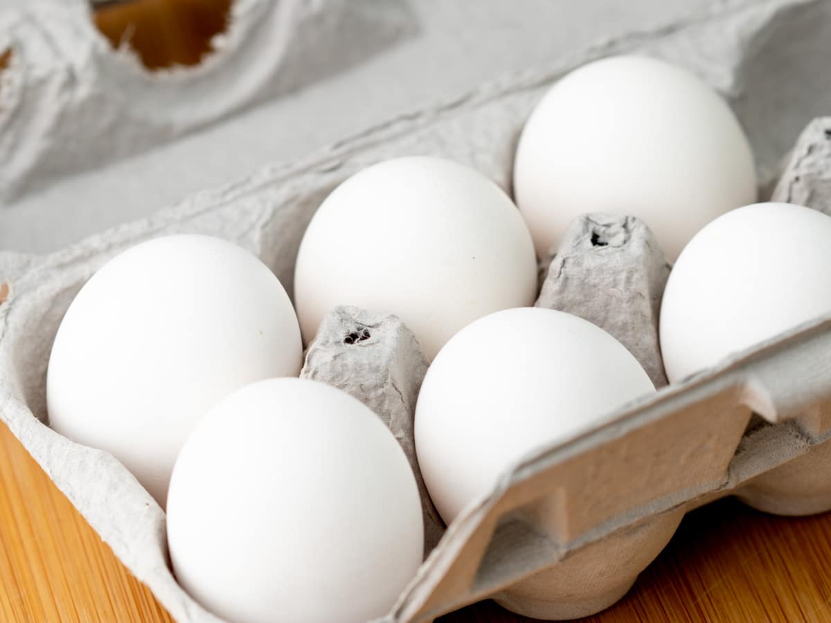6 white eggs in a carton