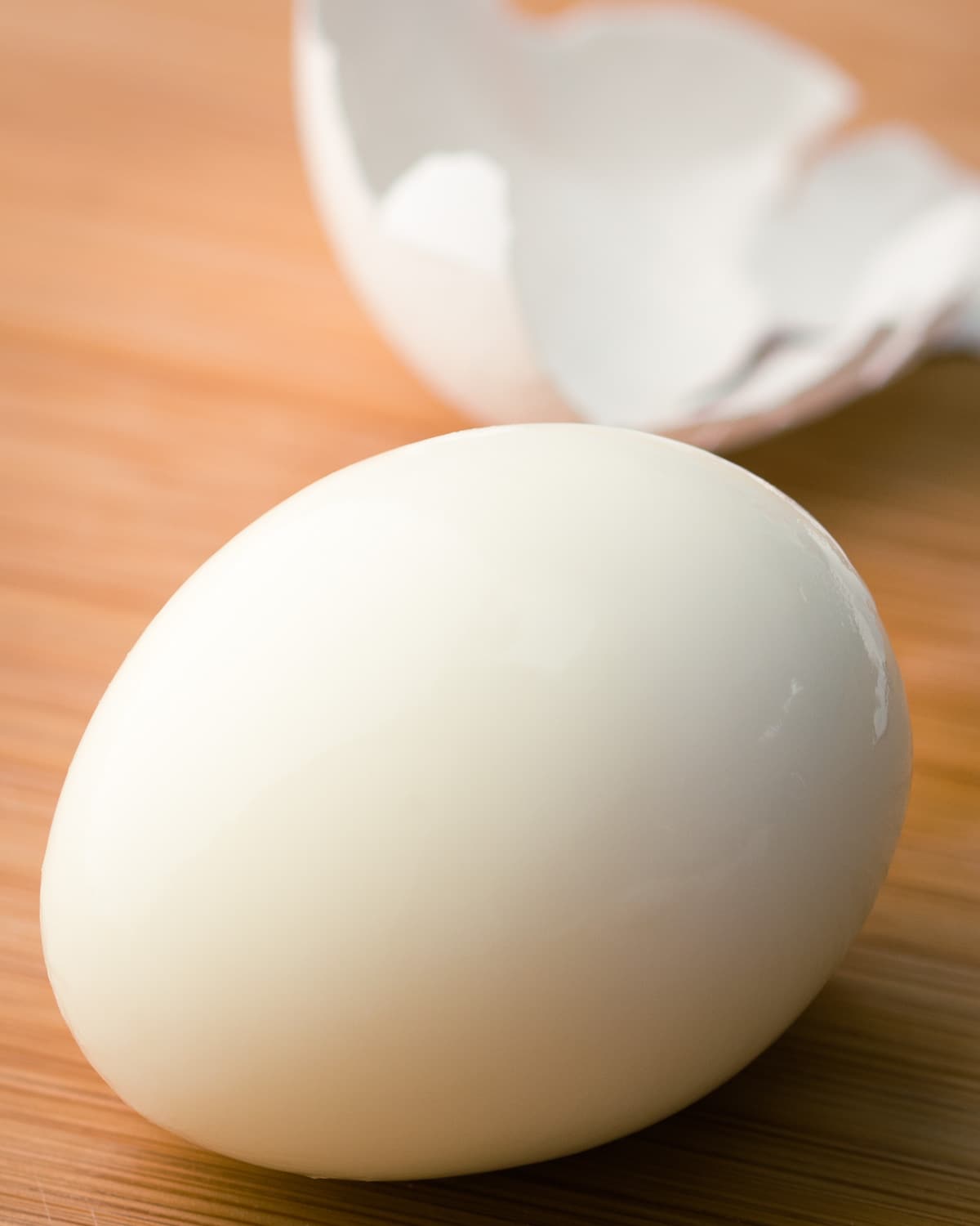 Steamed hard boiled eggs that is perfectly smooth and peeled