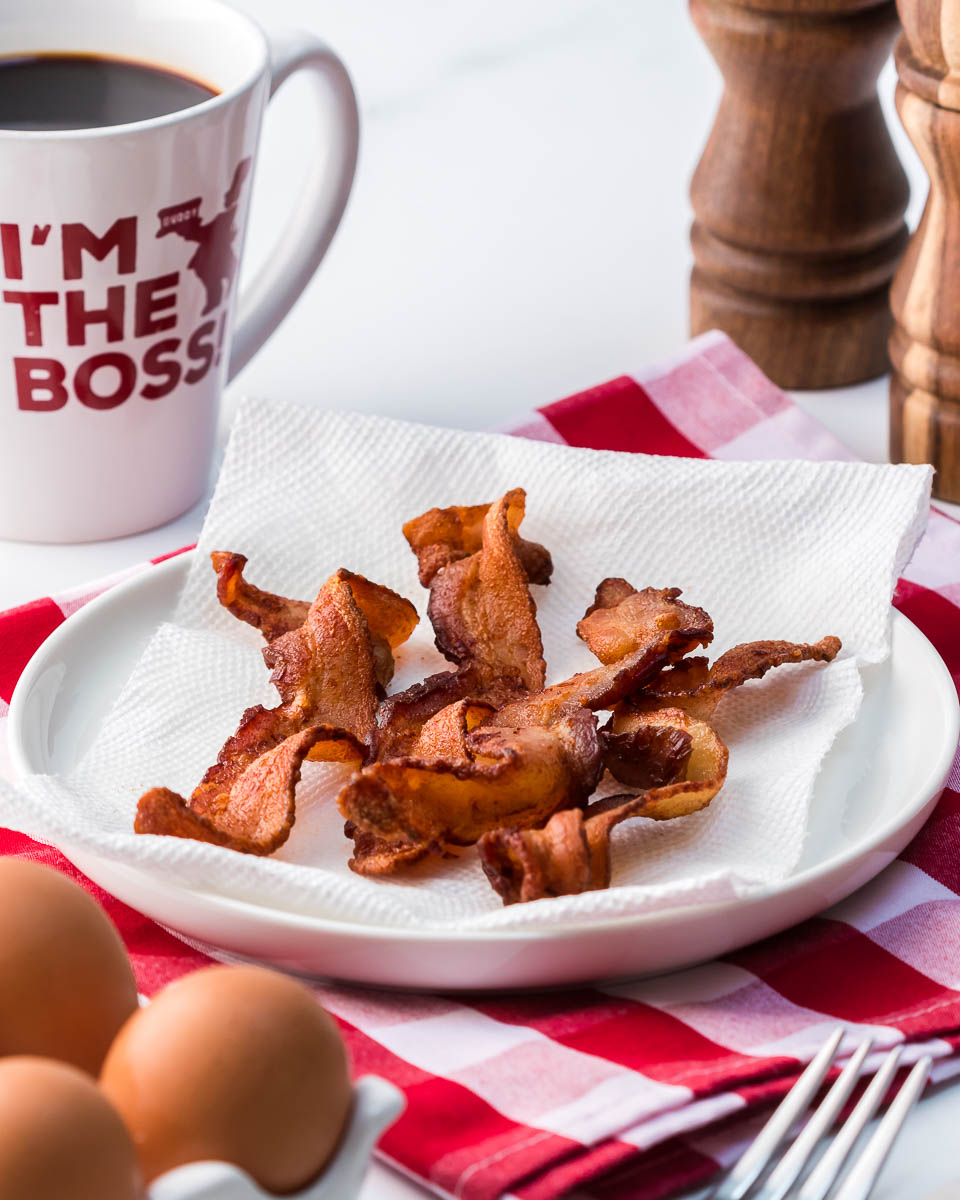 Air fryer bacon with coffee and eggs