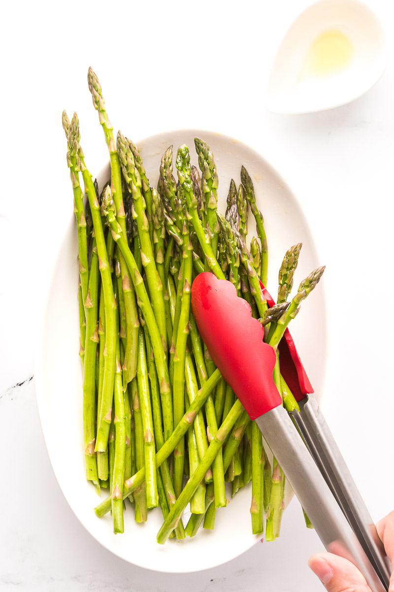 Air fryer asparagus step 3 toss with oil