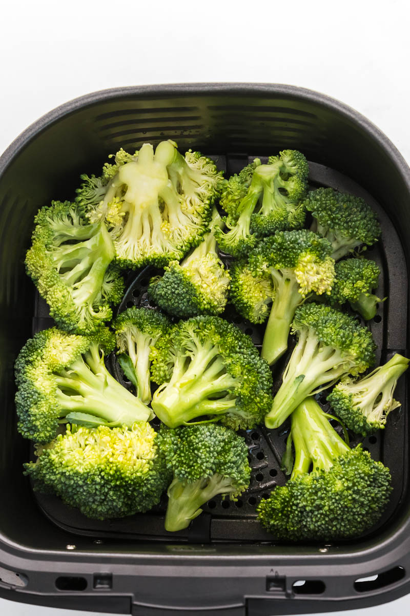 Air fryer broccoli step 2 arrange broccoli florets in air fryer