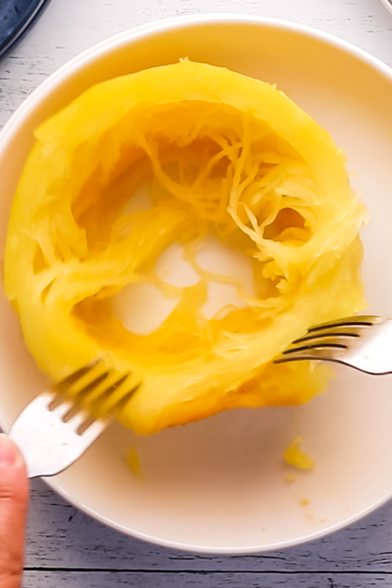 separate spaghetti squash noodles with forks