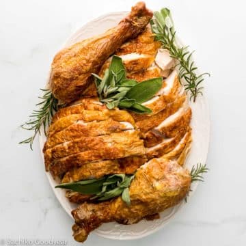How to carve a turkey plated with herbs featured image
